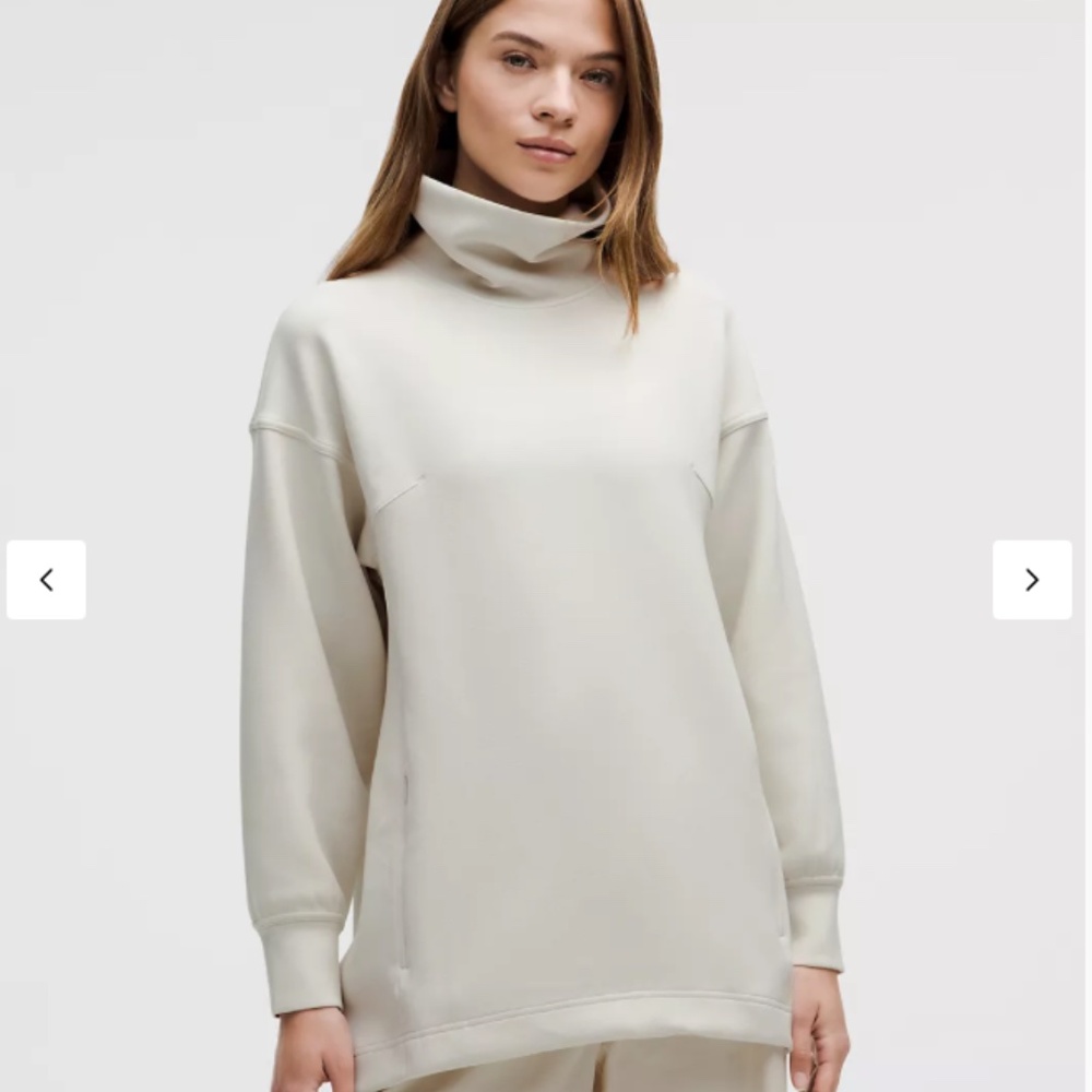 Lululemon model blend turtleneck tunic